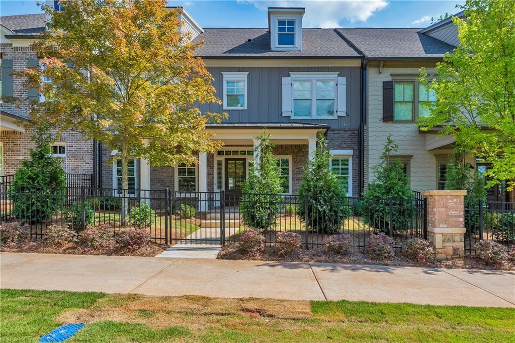 3 bedroom, 2,717 sq ft townhouse sold at 12589 Crabapple Road, Milton, GA 30004