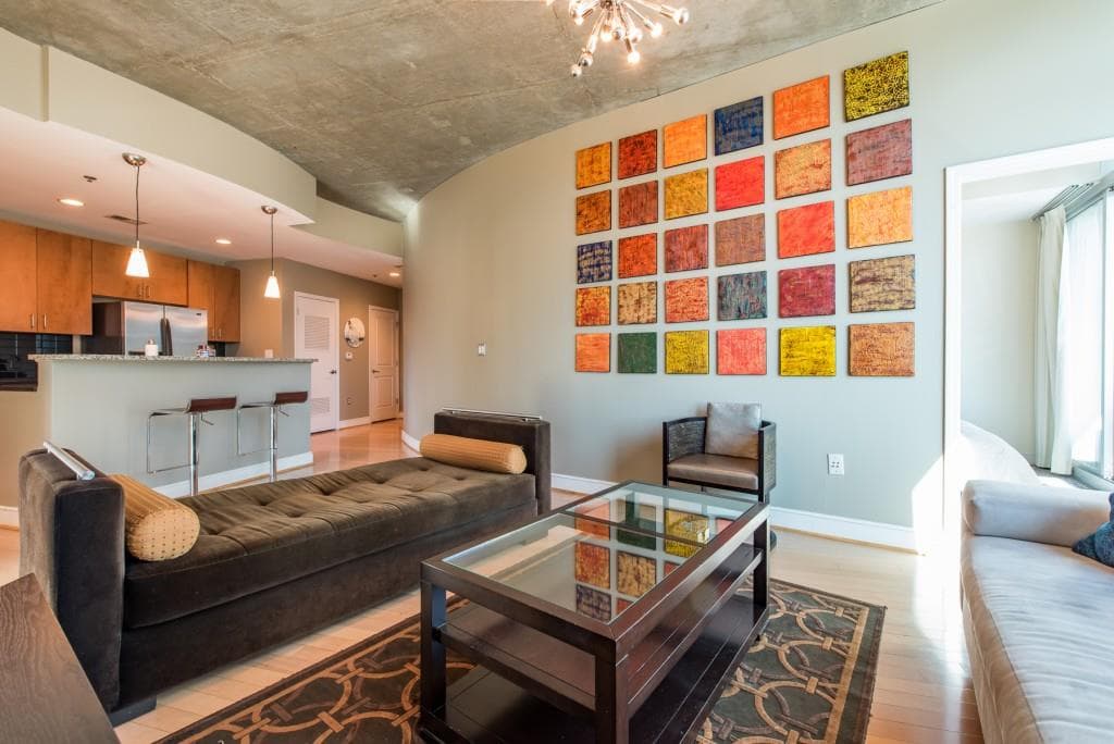2 bedroom, 1,091 sq ft condominium sold at 950 W Peachtree Street 1011, Atlanta, GA 30309