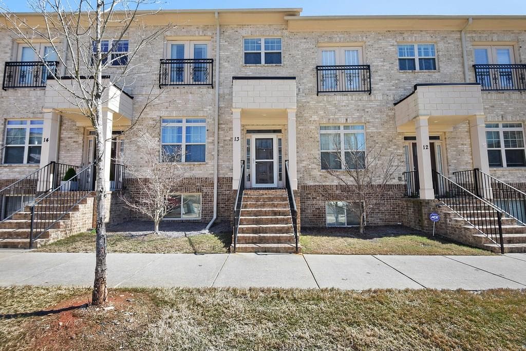 4 bedroom townhouse sold at 745 FOUNTAINHEAD Lane 13, Atlanta, GA 30324