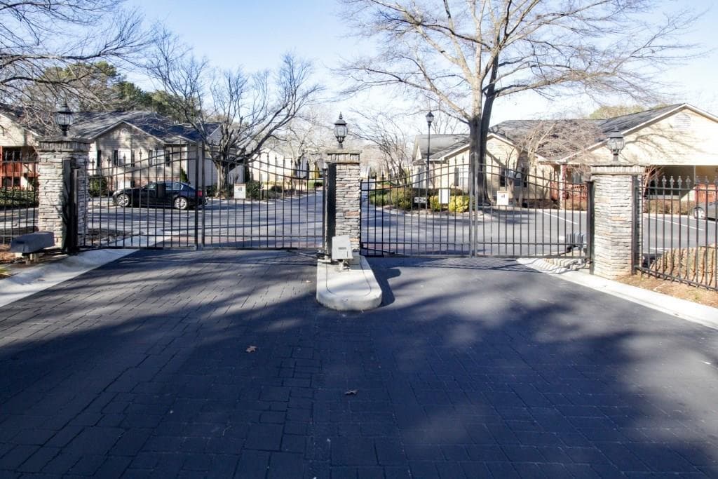 406 Brighton Point, Atlanta, GA 30328 — most recent listing photo