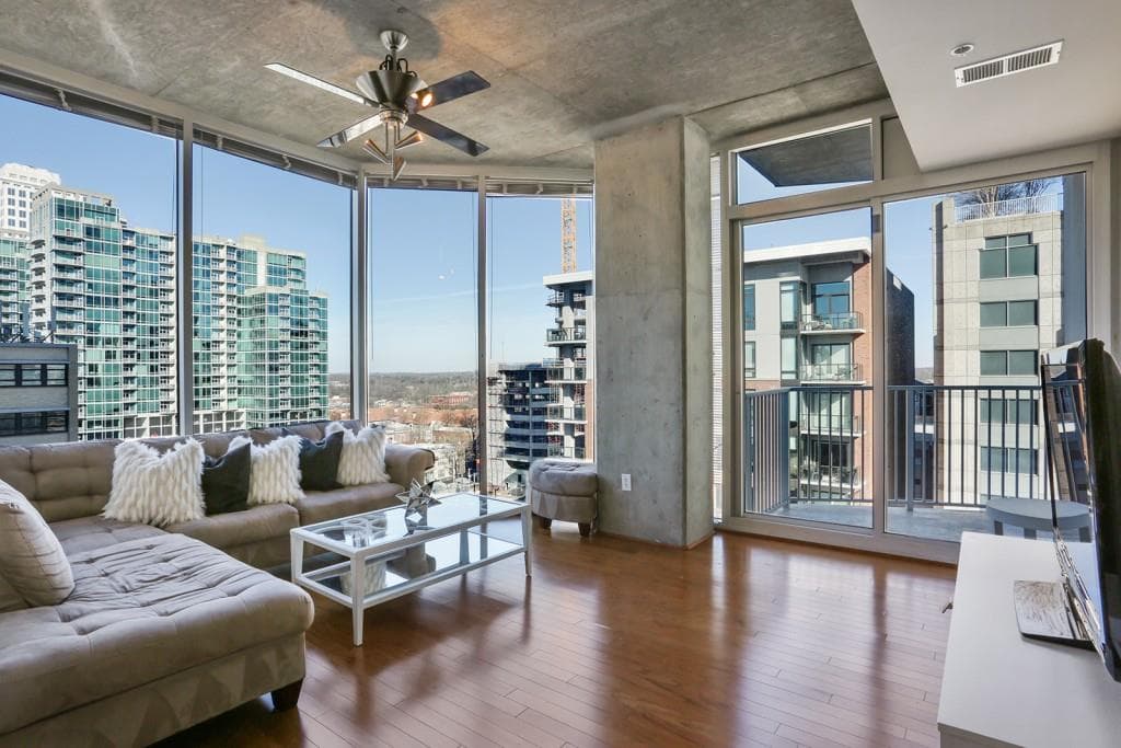 2 bedroom, 1,168 sq ft condominium sold at 860 Peachtree Street 801, Atlanta, GA 30308