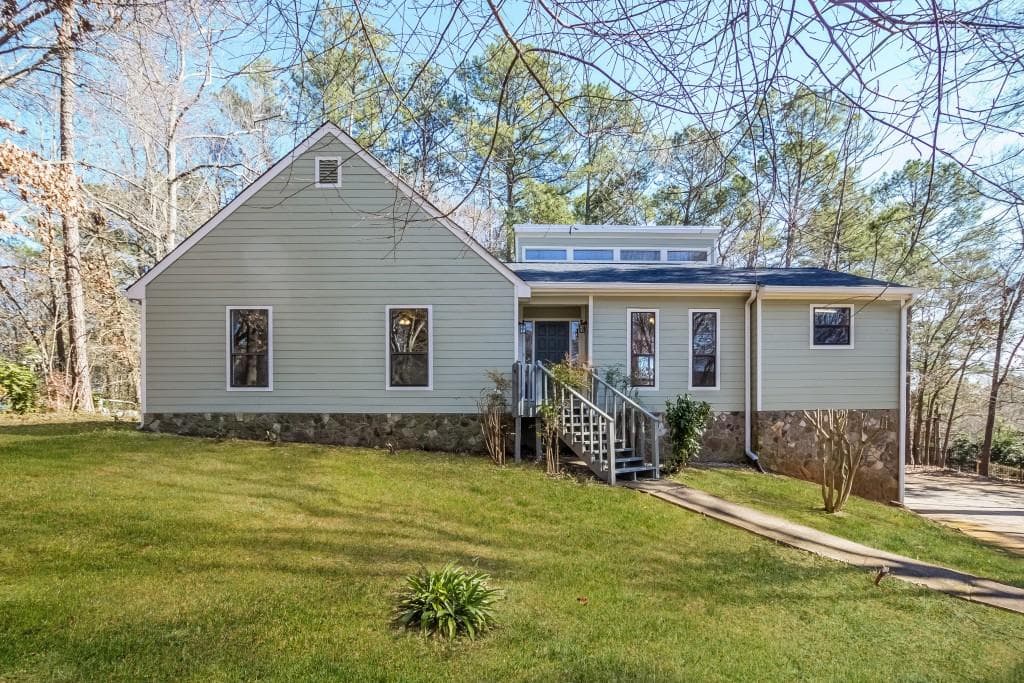3 bedroom, 1,801 sq ft single family residence sold at 355 Farm Path, Roswell, GA 30075
