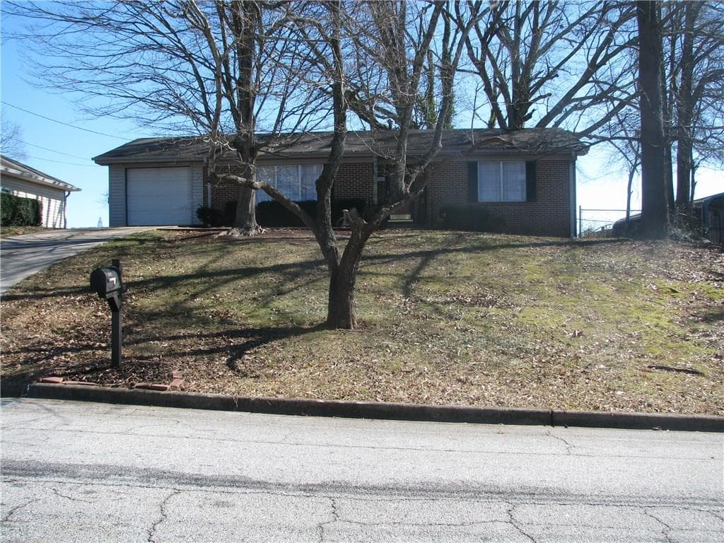 3 bedroom, 1,192 sq ft single family residence sold at 1340 Vine Street, Gainesville, GA 30501