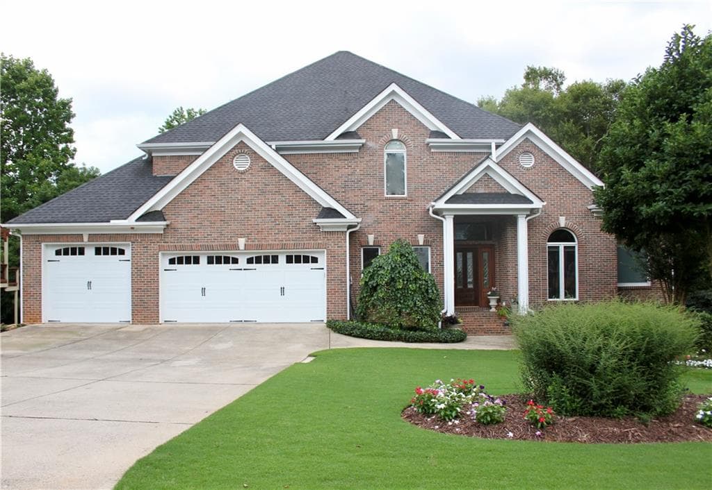 5 bedroom, 3,264 sq ft single family residence sold at 650 Summer Grass Lane, Roswell, GA 30075