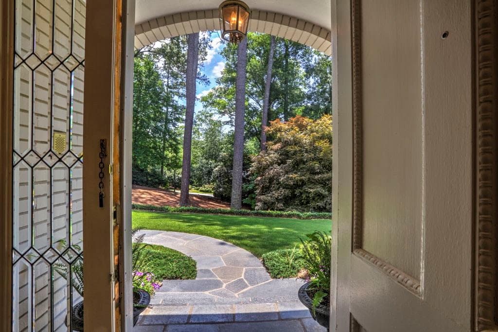 5 bedroom, 3,513 sq ft single family residence sold at 389 Blackland Road, Atlanta, GA 30342