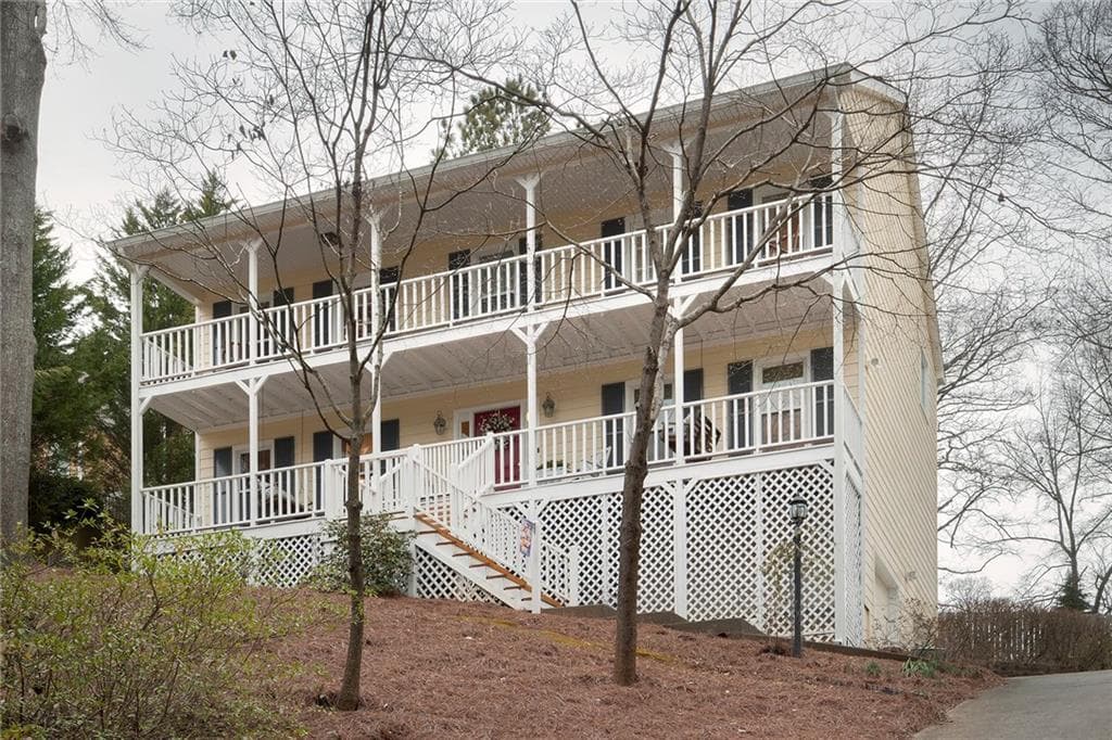 4 bedroom, 2,416 sq ft single family residence sold at 4461 Derby Lane, Smyrna, GA 30082