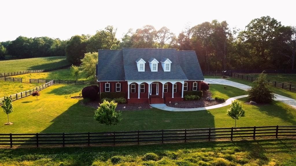 6 bedroom, 2,797 sq ft single family residence sold at 5005 Clarks Bridge Road, Gainesville, GA 30506