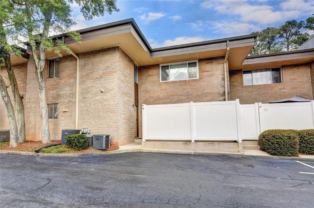 2 bedroom, 1,190 sq ft condominium sold at 346 Carpenter Drive 85, Atlanta, GA 30328
