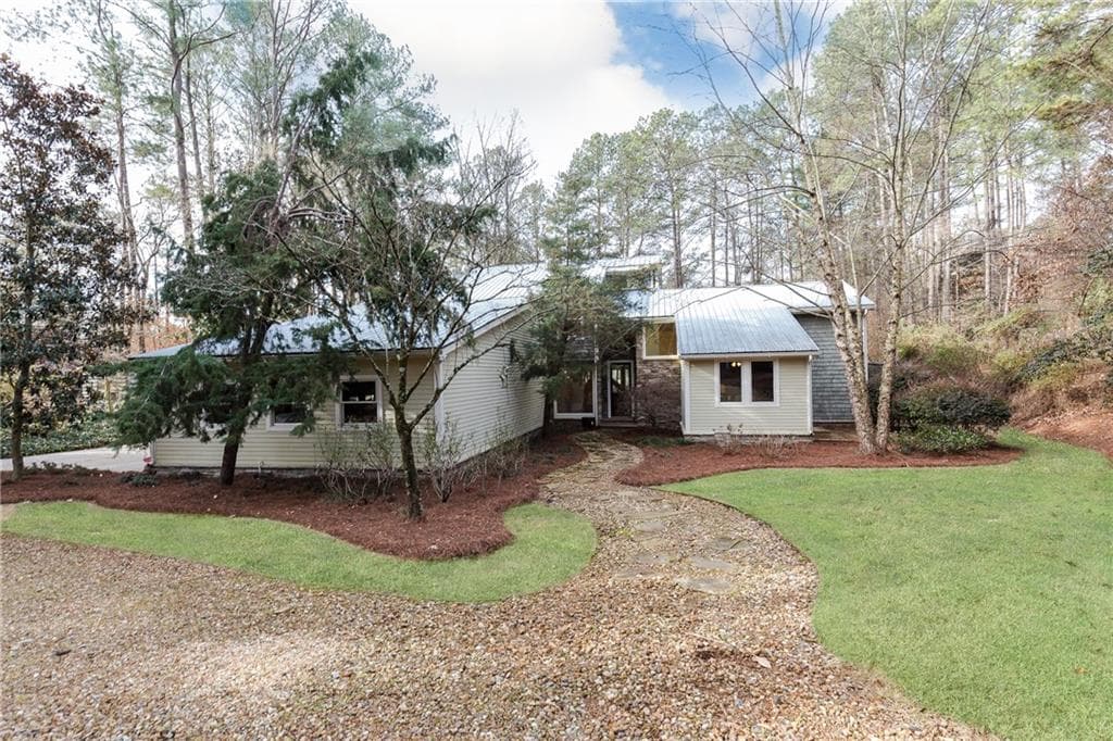 4 bedroom, 4,311 sq ft single family residence sold at 4105 Brookview Drive, Atlanta, GA 30339