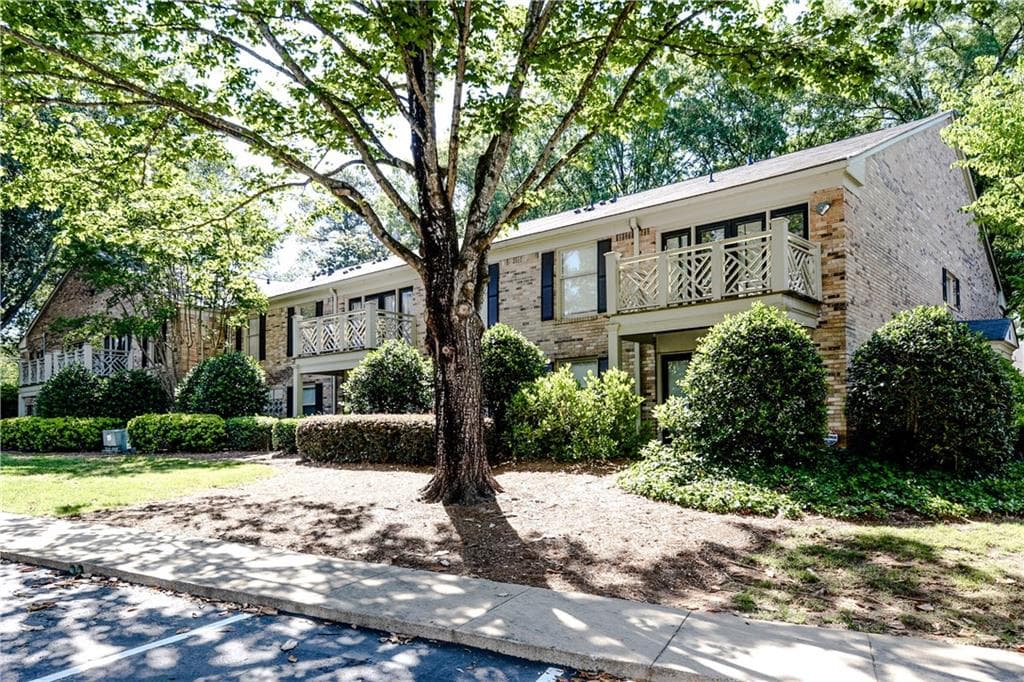 2 bedroom, 1,092 sq ft condominium sold at 3650 Ashford Dunwoody Road 212, Brookhaven, GA 30319