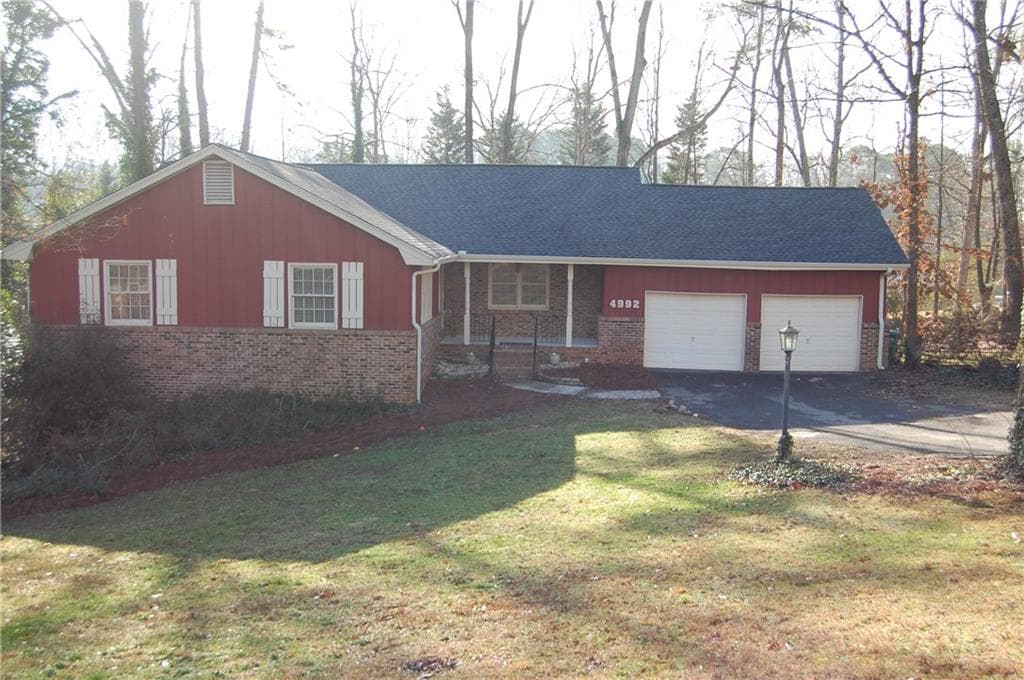 3 bedroom, 1,843 sq ft single family residence sold at 4992 Green Oak Drive, Lilburn, GA 30047
