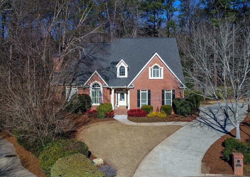 6 bedroom, 4,186 sq ft single family residence sold at 2214 Greencliff Drive, Atlanta, GA 30345
