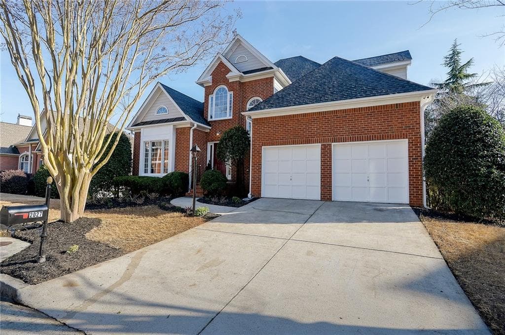 2027 Beaumont Lane, Dunwoody, GA 30338 — most recent listing photo