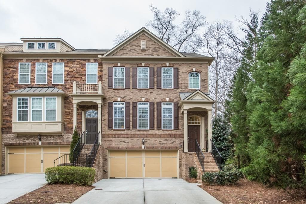 3 bedroom, 2,210 sq ft townhouse sold at 977 Peachmont Court, Decatur, GA 30033