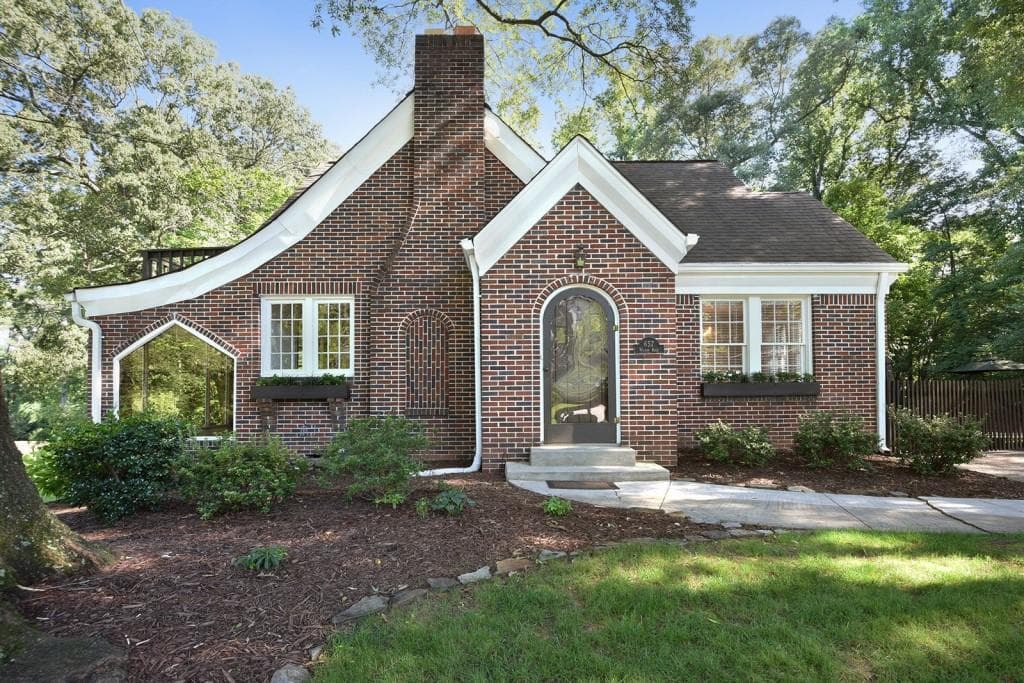 3 bedroom, 2,374 sq ft single family residence sold at 657 Wilson Road, Atlanta, GA 30318