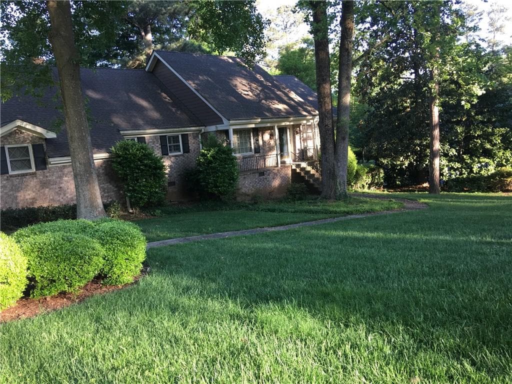 4 bedroom, 3,017 sq ft single family residence sold at 3323 Stratfield Drive, Brookhaven, GA 30319