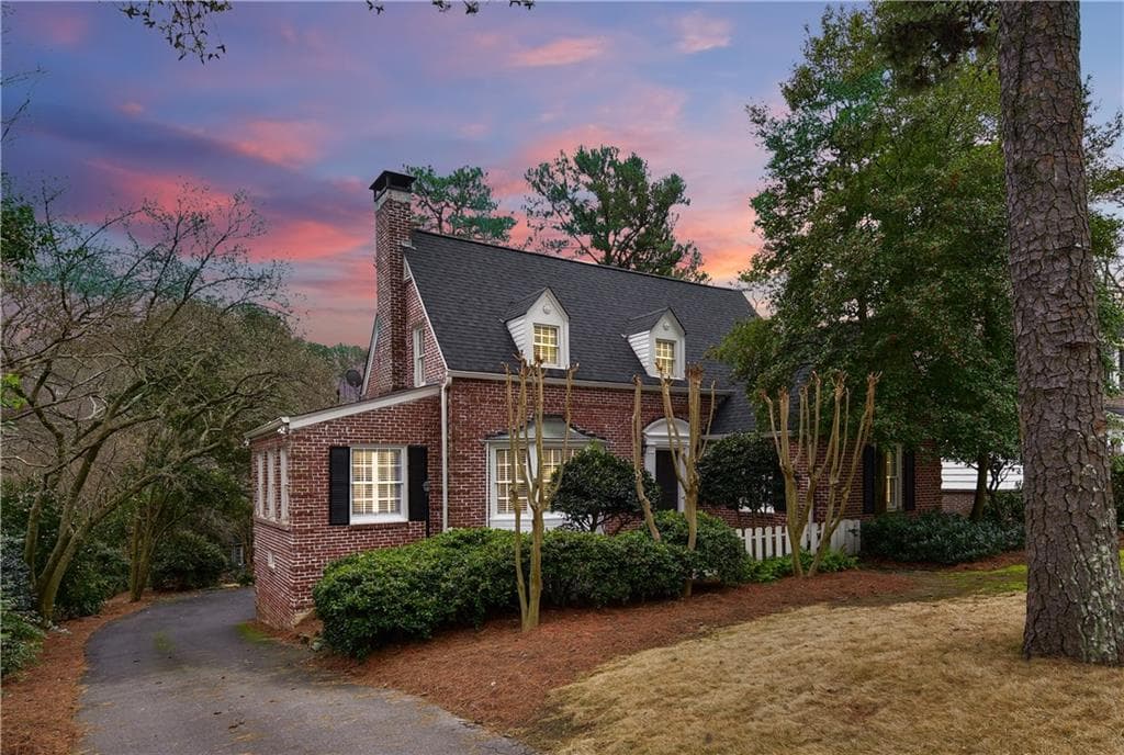 3 bedroom, 2,030 sq ft single family residence sold at 514 Collier Road, Atlanta, GA 30318