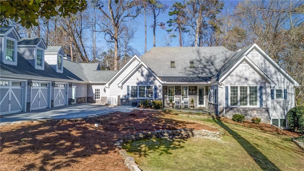 5 bedroom, 6,853 sq ft single family residence sold at 400 Herrington Drive, Atlanta, GA 30342