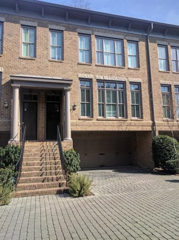 811 Highland Green Way, Atlanta, GA 30306 — most recent listing photo