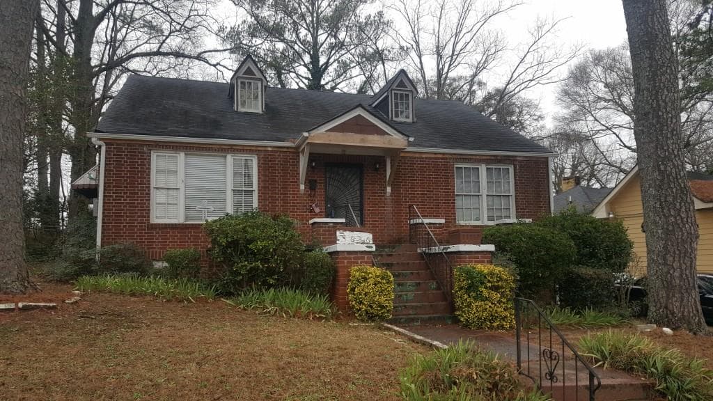 5 bedroom, 1,295 sq ft single family residence sold at 1636 Alvarado Terrace, Atlanta, GA 30310