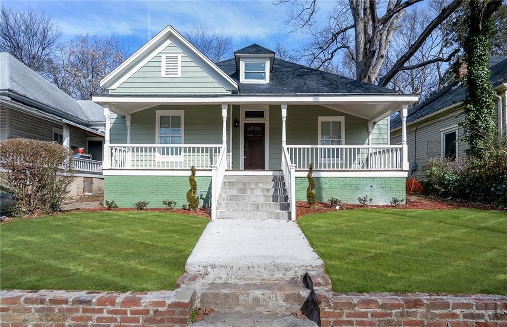3 bedroom, 2,040 sq ft single family residence sold at 851 White Street, Atlanta, GA 30310
