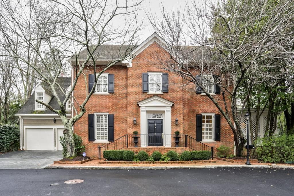 4 bedroom, 5,232 sq ft single family residence sold at 9 Nacoochee Place, Atlanta, GA 30305
