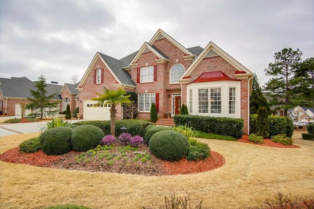 6 bedroom, 5,925 sq ft single family residence sold at 3913 Springtree Lane, Hoschton, GA 30548