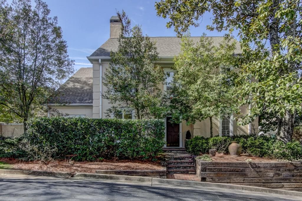3 bedroom townhouse sold at 9 Braemore Drive, Sandy Springs, GA 30328