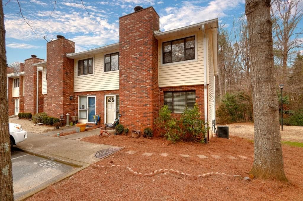 2699 Twiggs Circle, Marietta, GA 30067 — most recent listing photo