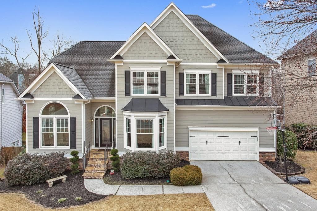 5 bedroom, 2,811 sq ft single family residence sold at 310 Arbor Creek Trail, Roswell, GA 30076