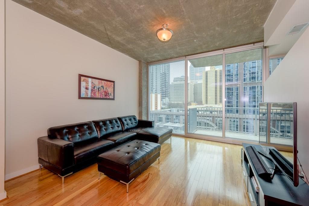 1 bedroom, 763 sq ft condominium sold at 400 W Peachtree Street 909, Atlanta, GA 30308