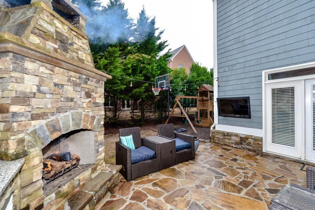 3061 Haynes Trail, Alpharetta, GA 30022 — most recent listing photo
