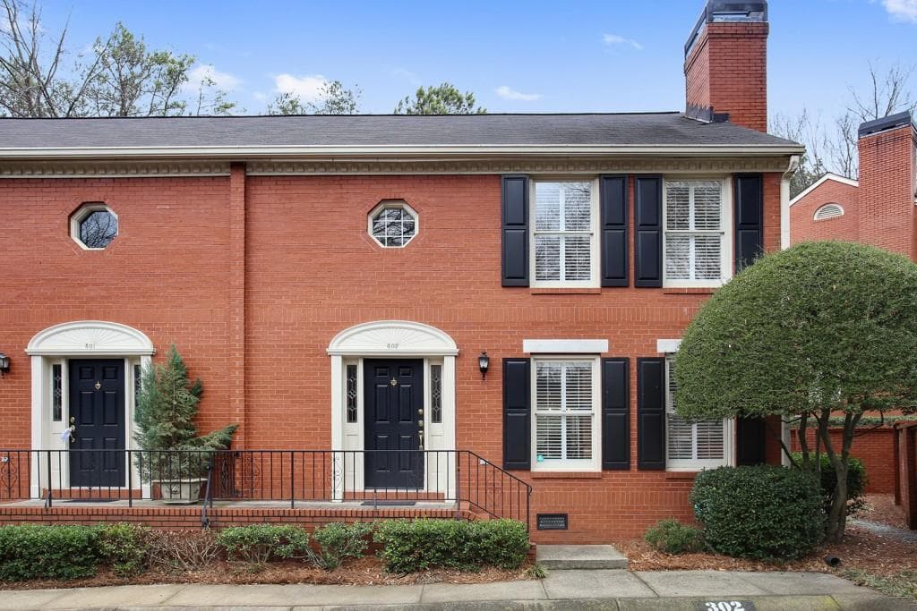 2 bedroom, 1,784 sq ft townhouse sold at 302 Defoors Mill Drive 302, Atlanta, GA 30318