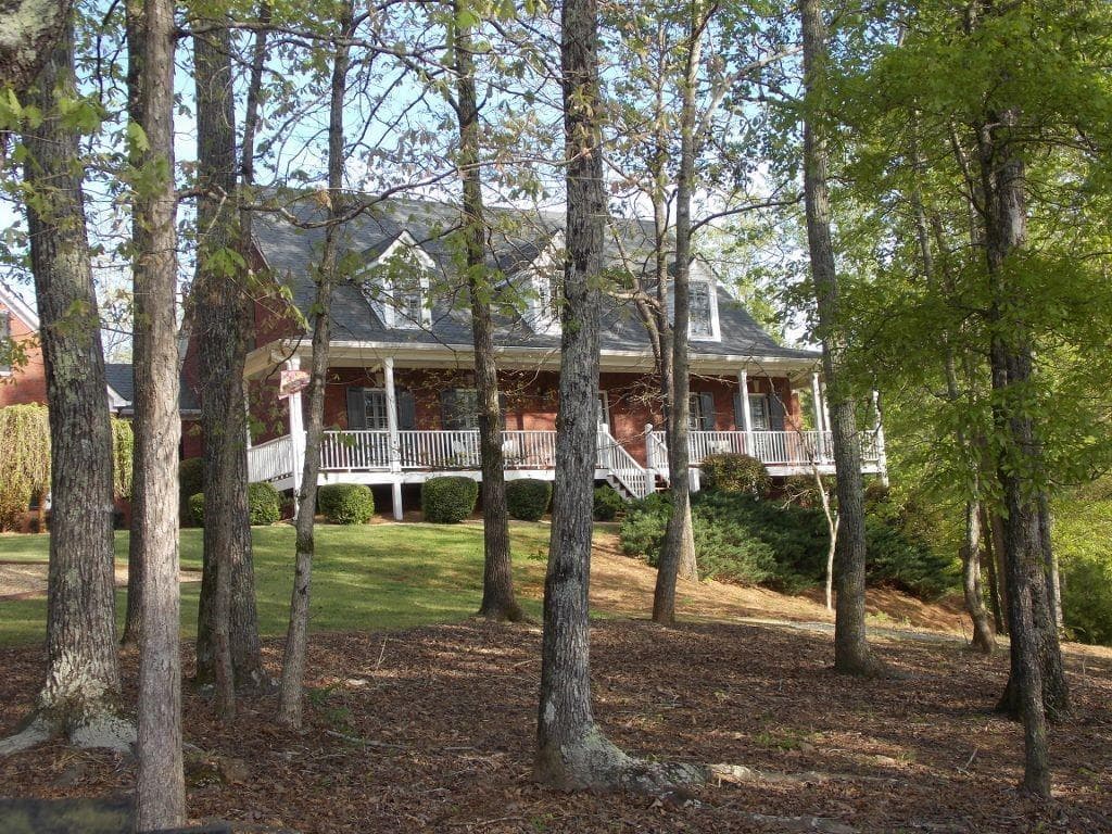 3 bedroom, 5,700 sq ft single family residence sold at 1160 Glen Wilkie Trail, Ball Ground, GA 30107