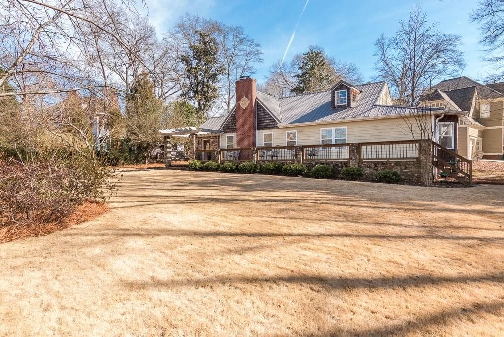 3 bedroom, 2,587 sq ft single family residence sold at 548 N Peachtree Street, Norcross, GA 30071