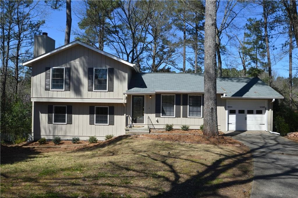 4 bedroom, 1,650 sq ft single family residence sold at 260 Moonshadow Court, Roswell, GA 30075