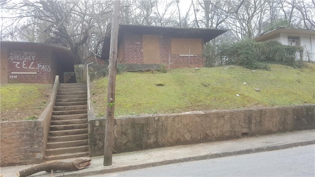 quadruplex sold at 732 Neal Street, Atlanta, GA 30318