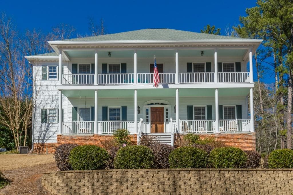 4 bedroom, 2,627 sq ft single family residence sold at 1085 Pine Bloom Drive, Roswell, GA 30076