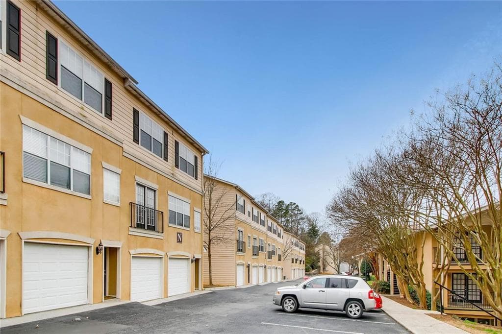 2 bedroom townhouse sold at 1150 Collier Road N4, Atlanta, GA 30318