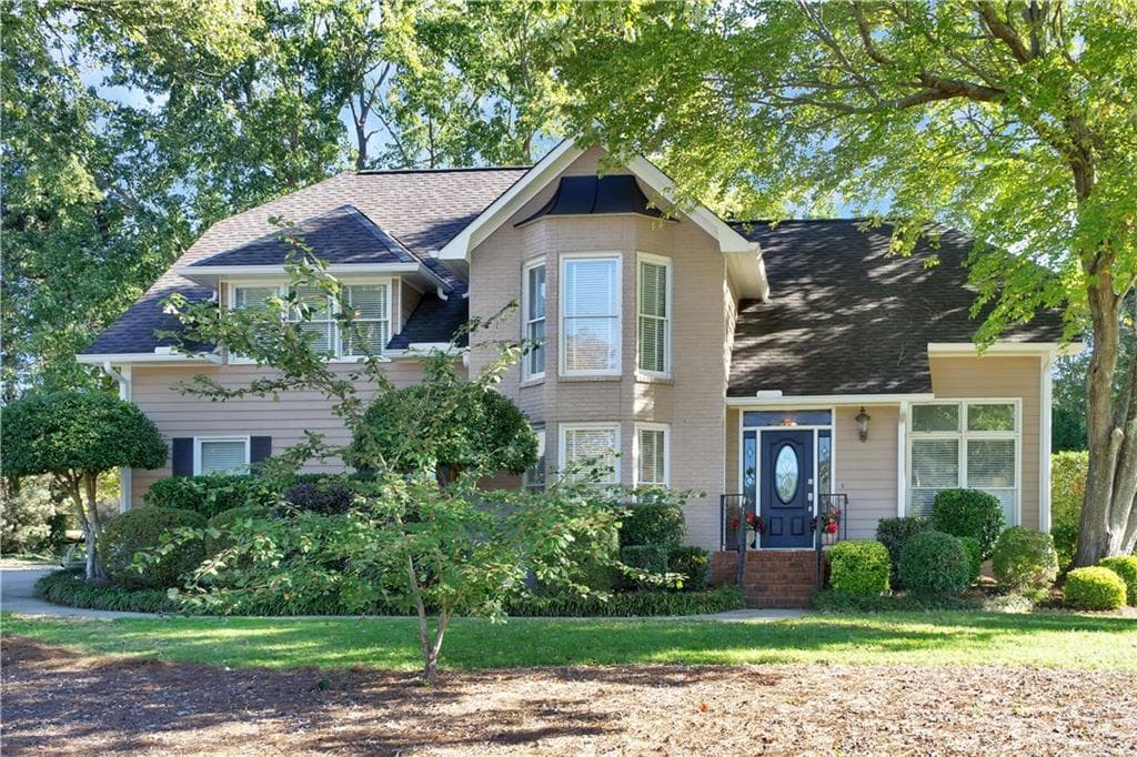 3 bedroom, 2,569 sq ft single family residence sold at 155 Glenclairn Court, Roswell, GA 30076