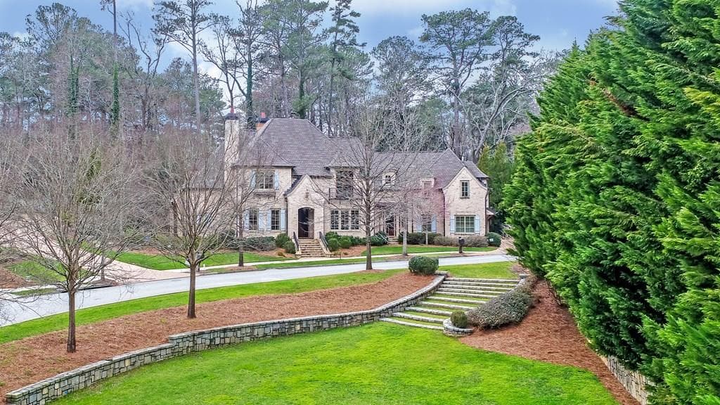 6 bedroom, 6,475 sq ft single family residence sold at 4150 Hillside Place, Atlanta, GA 30342
