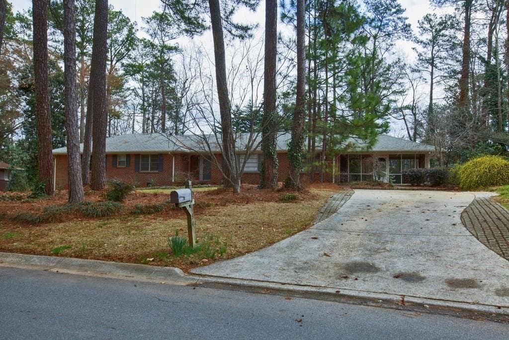 3 bedroom, 2,253 sq ft single family residence sold at 134 Spring Drive, Roswell, GA 30075