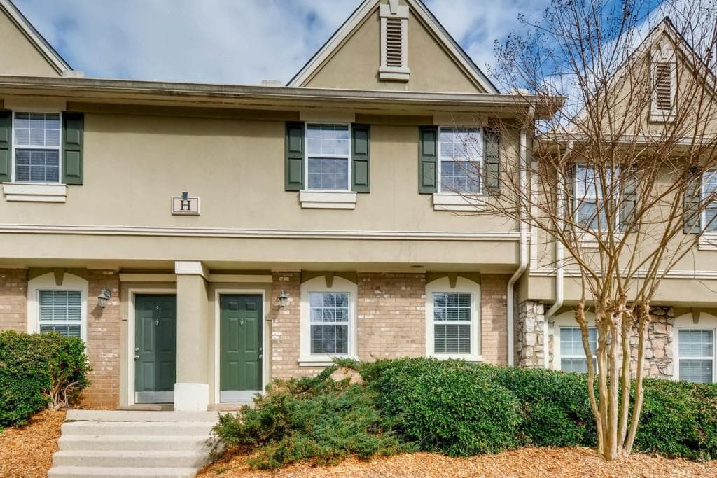 6900 Roswell Road H4, Atlanta, GA 30328 — most recent listing photo