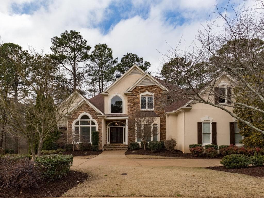 6 bedroom, 4,139 sq ft single family residence sold at 470 Wilde Green Drive, Roswell, GA 30075