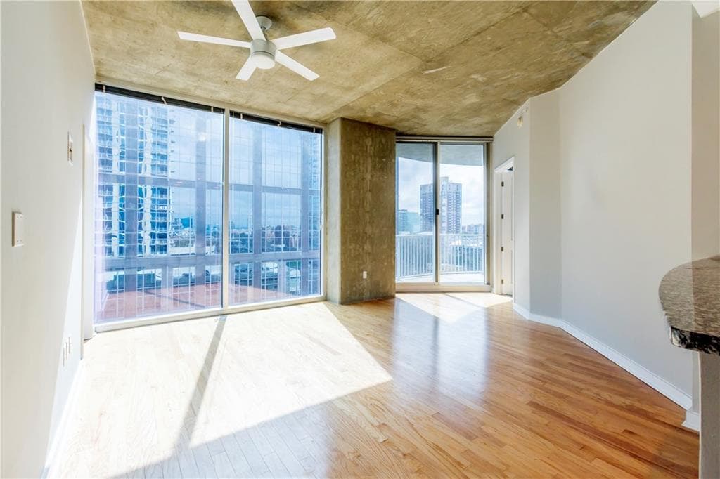 2 bedroom, 1,075 sq ft condominium sold at 400 W Peachtree Street 906, Atlanta, GA 30308