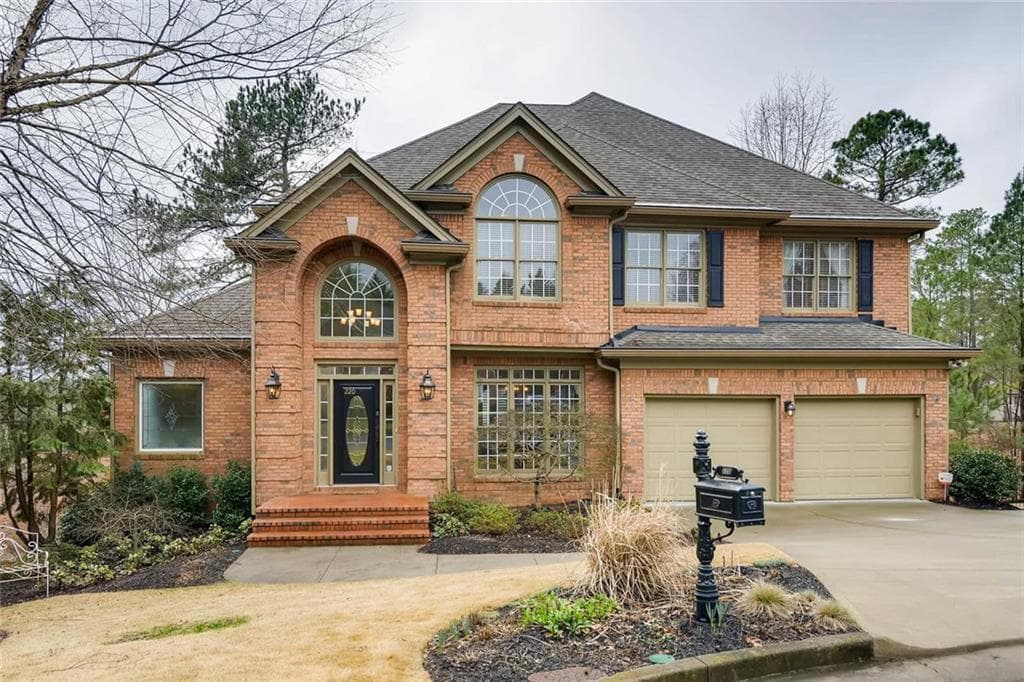 5 bedroom, 4,245 sq ft single family residence sold at 220 Glen Royal Court, Roswell, GA 30076