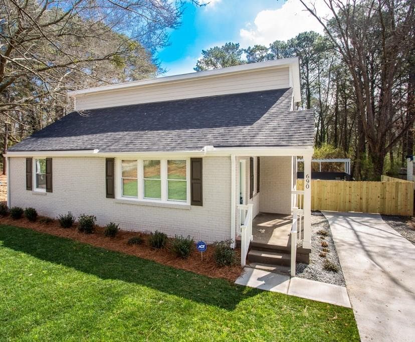 3 bedroom, 2,000 sq ft single family residence sold at 690 Fayetteville Road, Atlanta, GA 30316