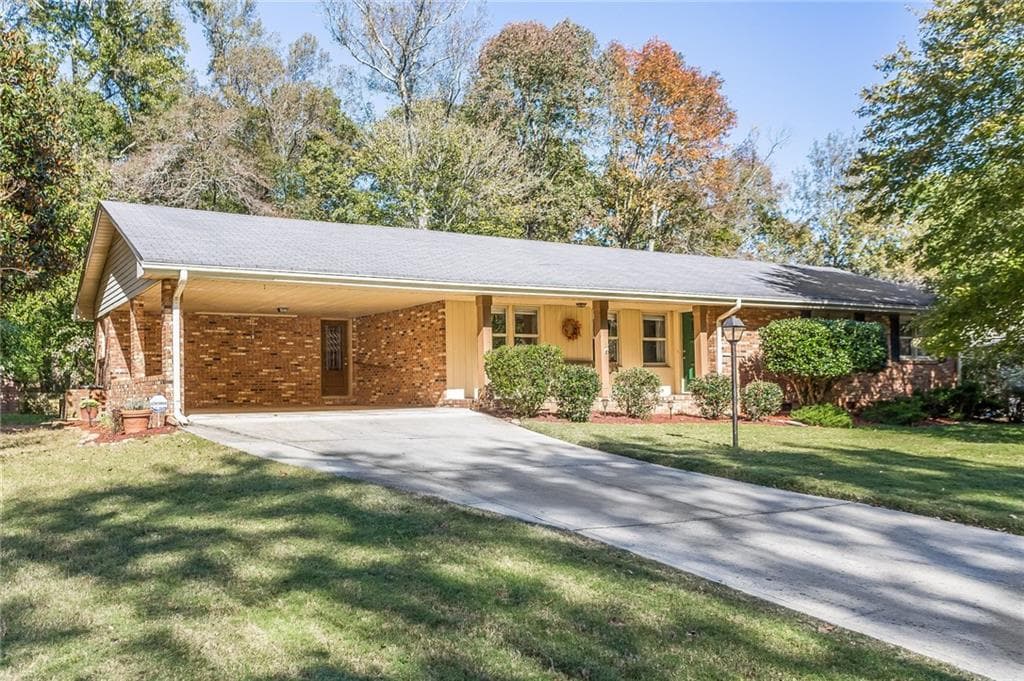 3 bedroom, 1,742 sq ft single family residence sold at 2756 Riderwood Drive, Decatur, GA 30033