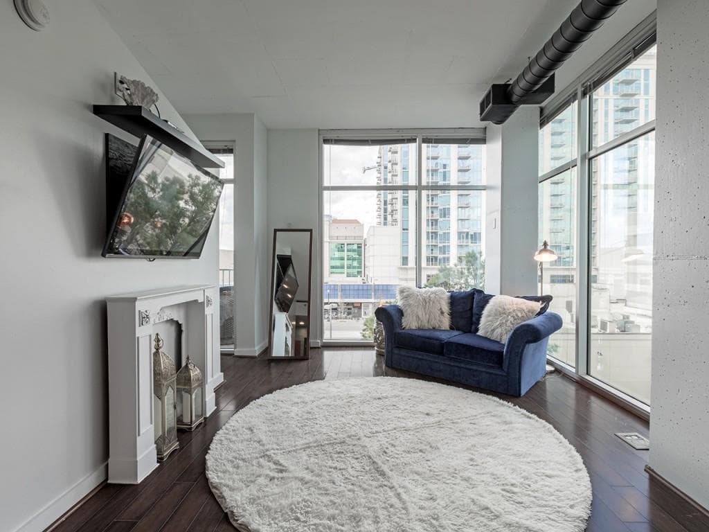 1 bedroom, 762 sq ft condominium sold at 250 Pharr Road 707, Atlanta, GA 30305
