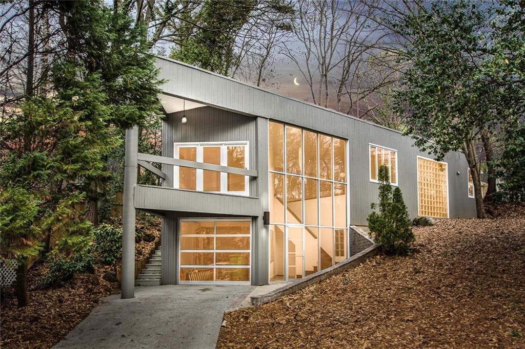 3 bedroom, 2,465 sq ft single family residence sold at 407 N Garden Lane, Atlanta, GA 30309